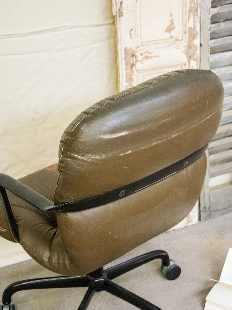 Jakob, le fauteuil KNOLL en simili cuir N°717