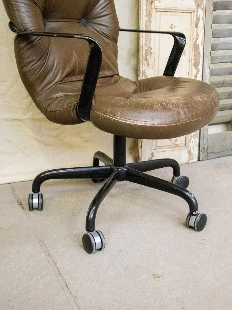 Jakob, le fauteuil KNOLL en simili cuir N°717