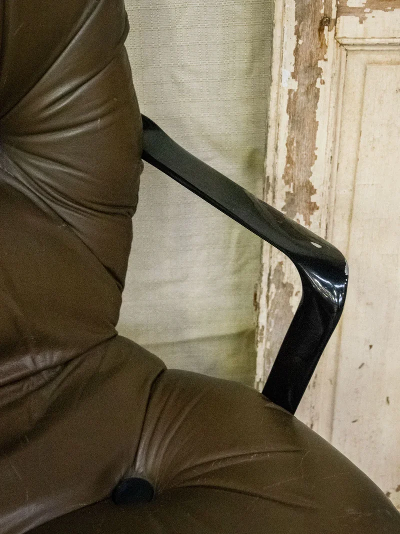 Jakob, le fauteuil KNOLL en simili cuir N°717