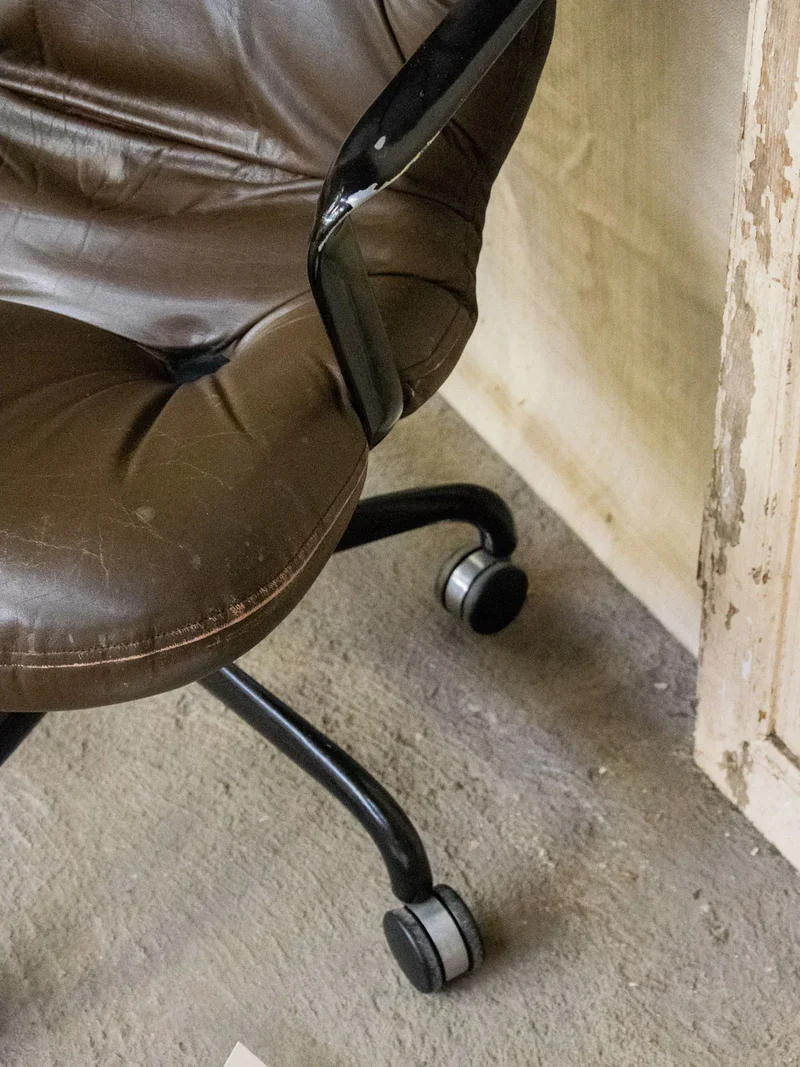 Jakob, le fauteuil KNOLL en simili cuir N°717