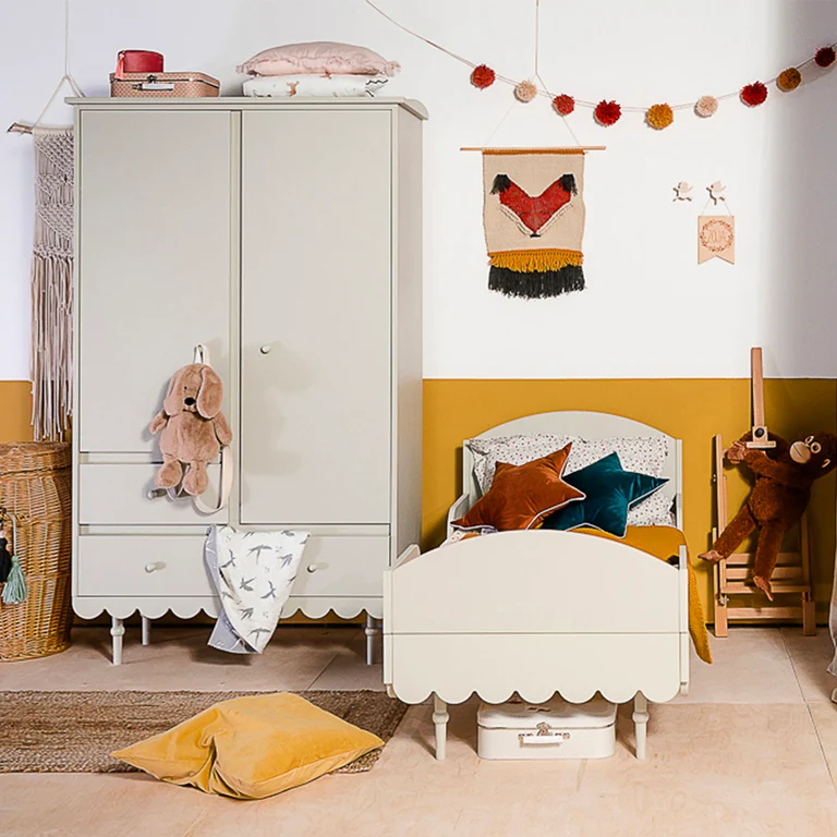 Armoire 2 portes 2 tiroirs Wood Luck Babushka Olive