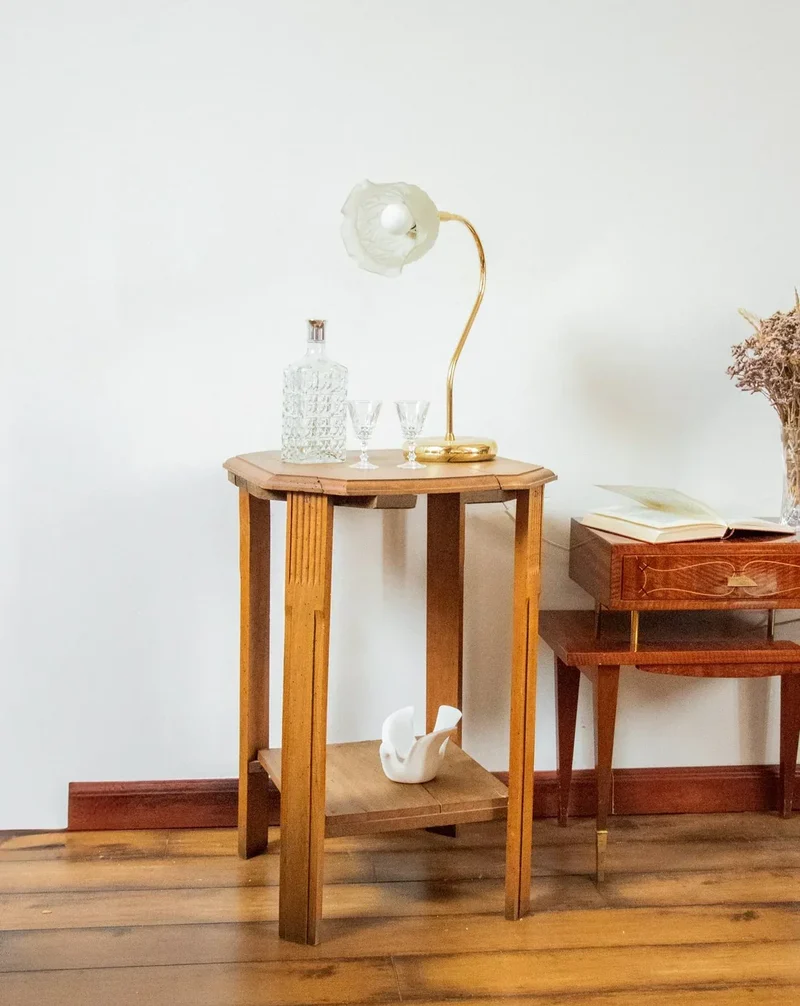 Francine, la table d'appoint en bois N°545