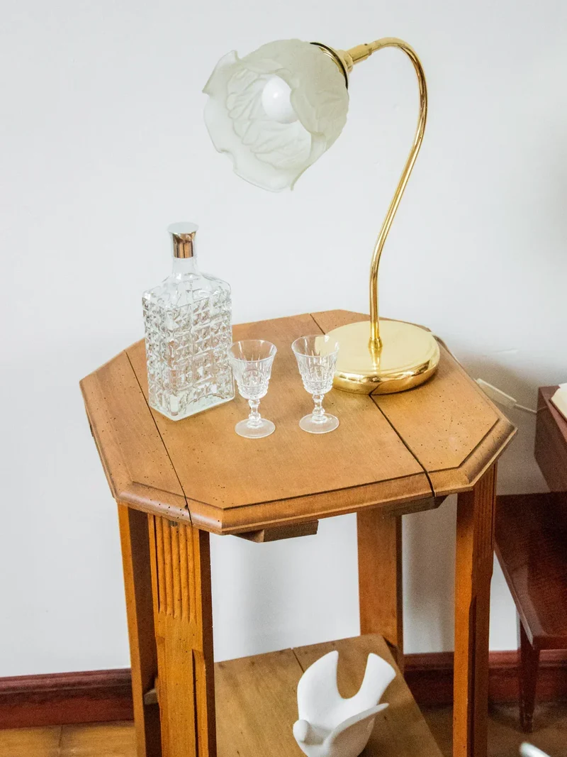 Francine, la table d'appoint en bois N°545