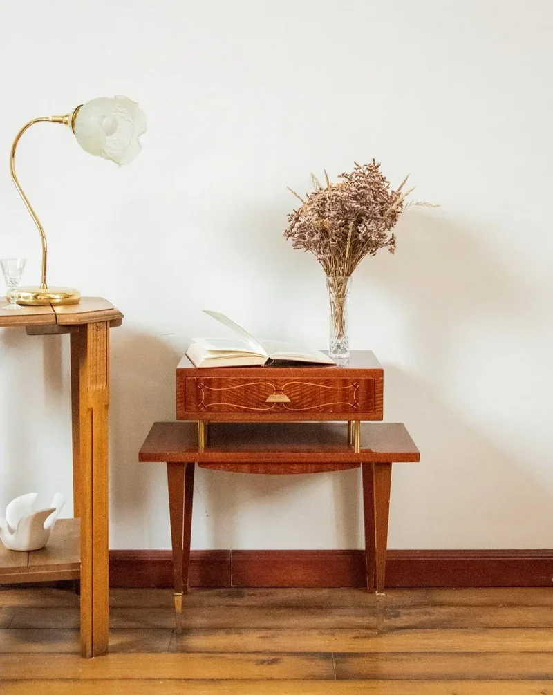 Odile, la table de chevet en bois N°643