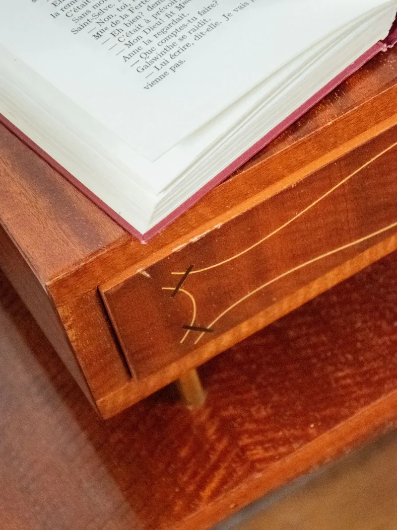 Odile, la table de chevet en bois N°643