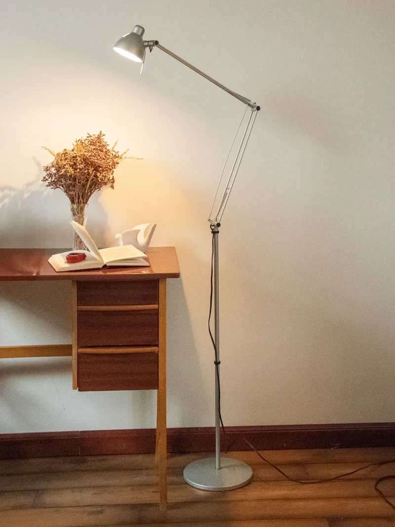 Julien, le lampadaire en métal N°239