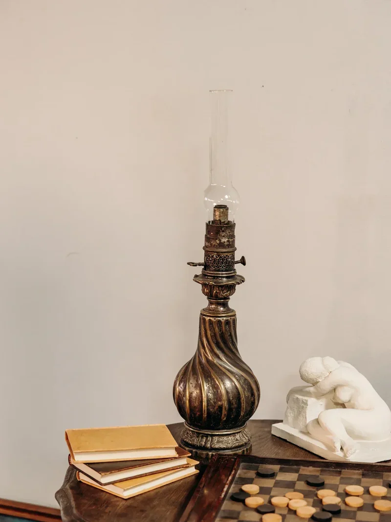 Suzanne, la lampe à huile à poser N°454