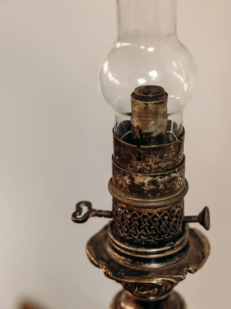 Suzanne, la lampe à huile à poser N°454