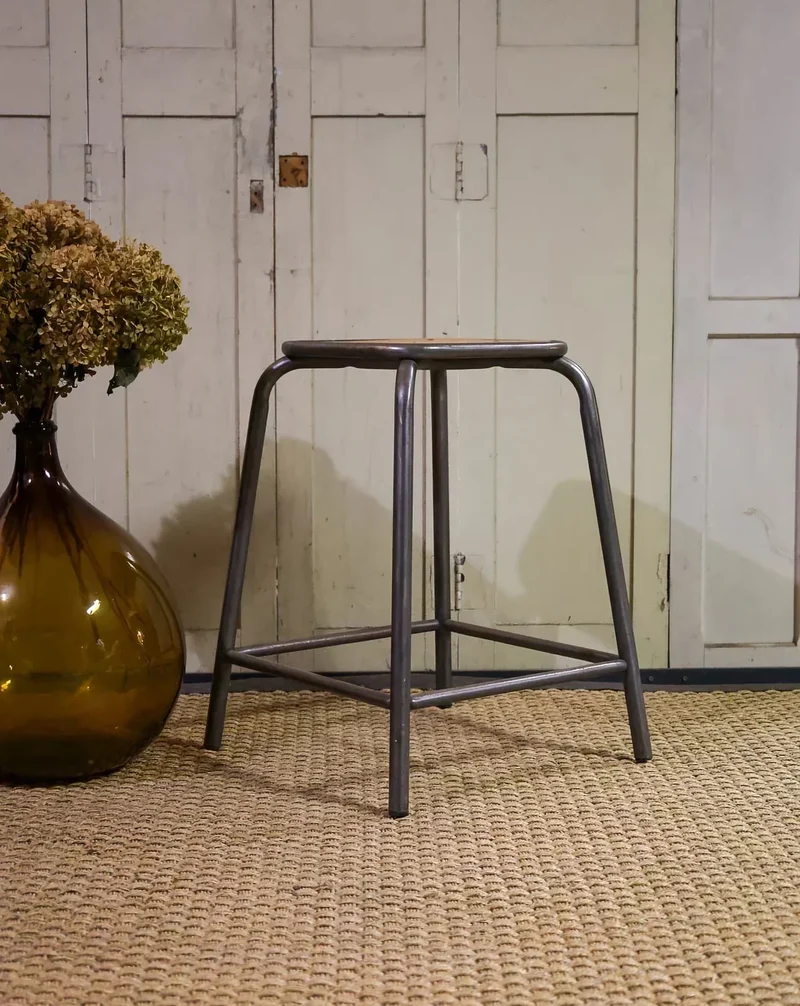 Regis, le tabouret en bois N°776