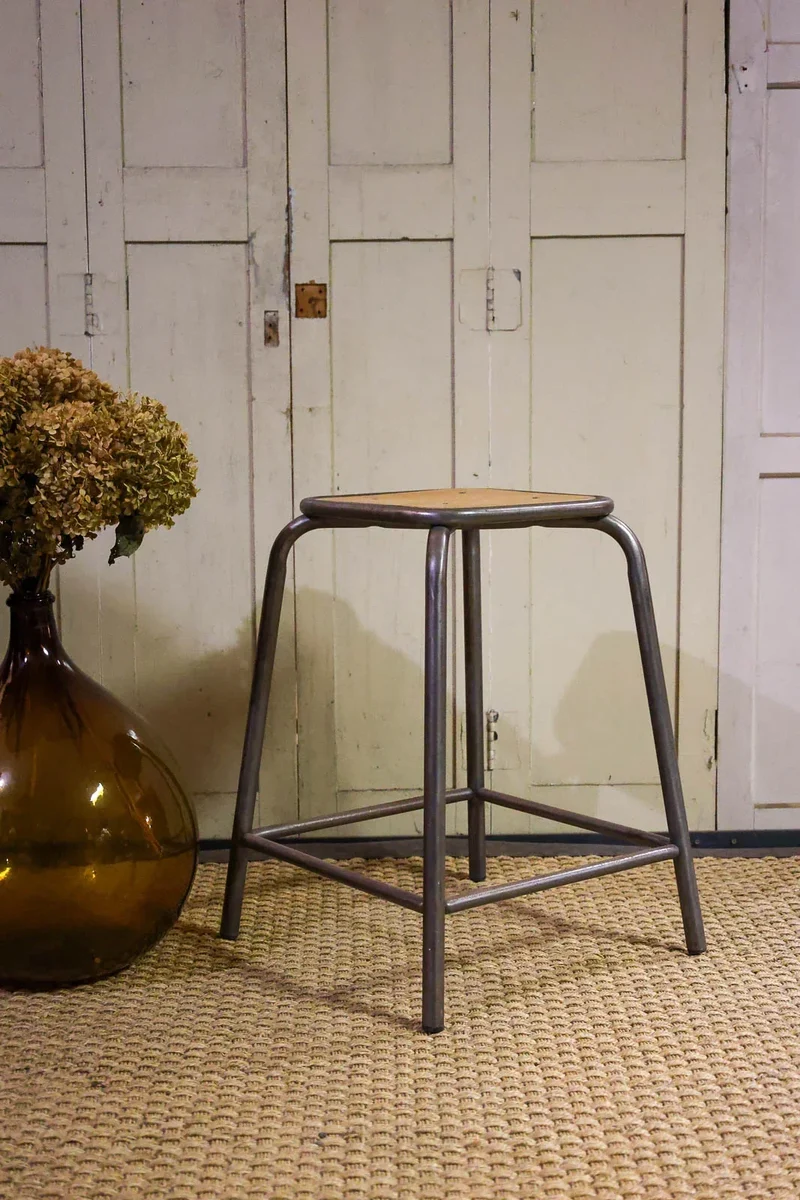 Regis, le tabouret en bois N°776