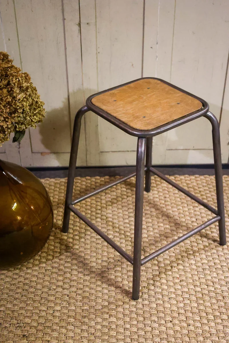 Regis, le tabouret en bois N°776