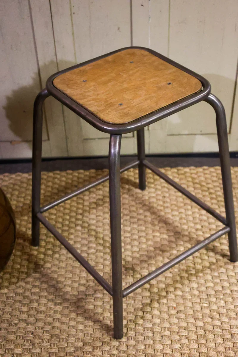 Regis, le tabouret en bois N°776