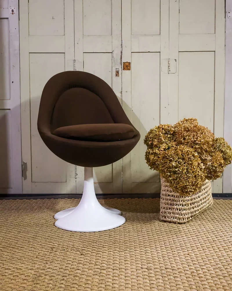 Alma, la chaise pivotante modèle "Trèfle" N°1122