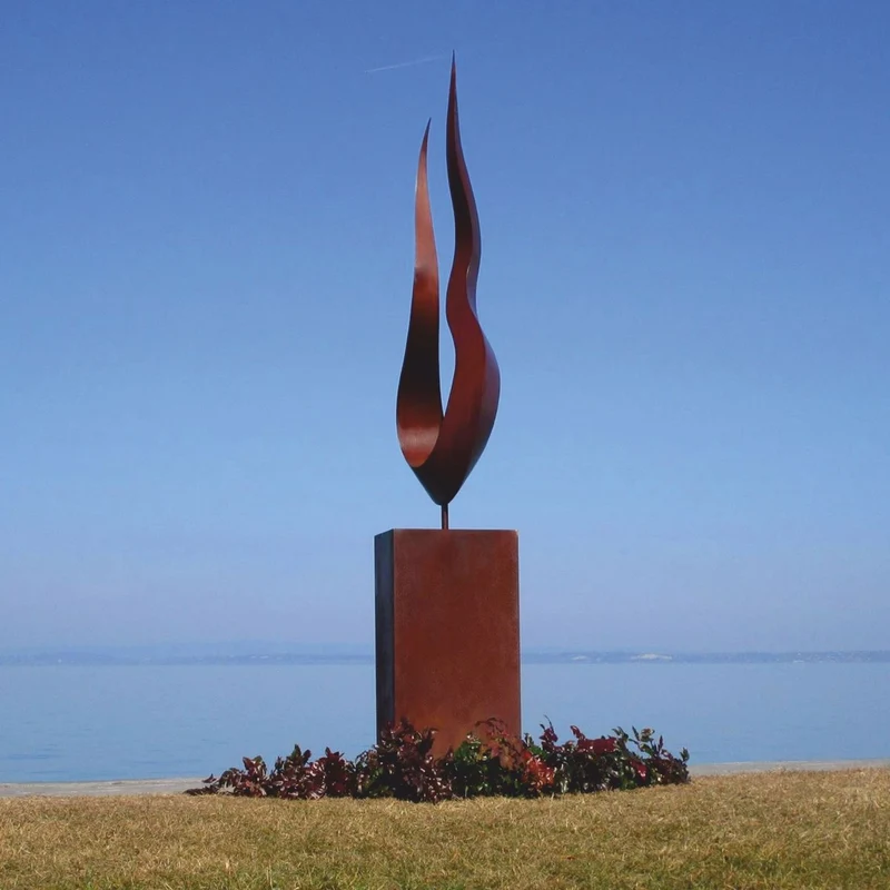 Casa Padrino Luxus Garten Deko Stahl Skulptur Flamme auf Säule Rost H. 301 cm
