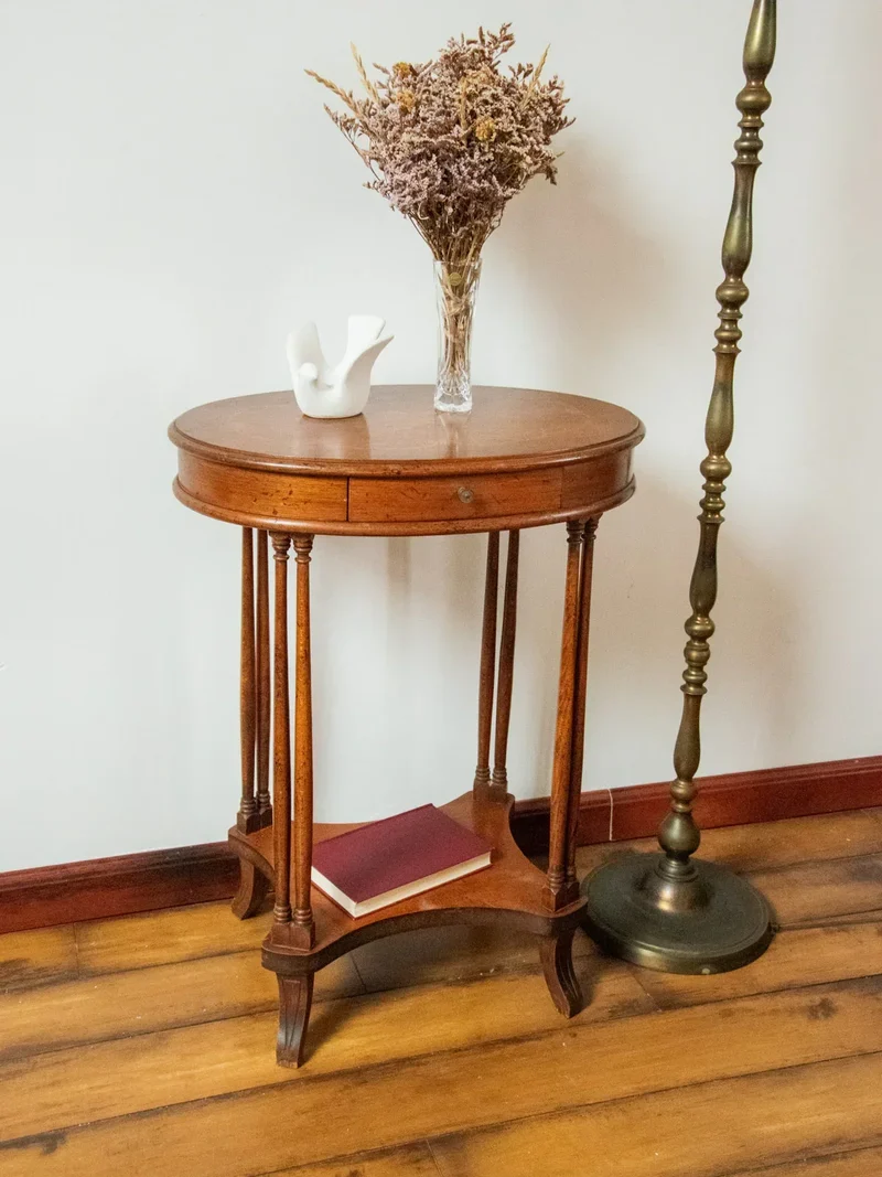 Francine, la table d'appoint en bois N°548