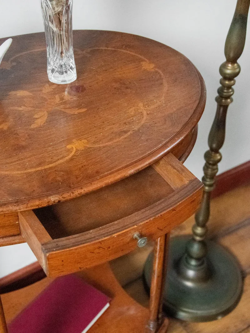 Francine, la table d'appoint en bois N°548