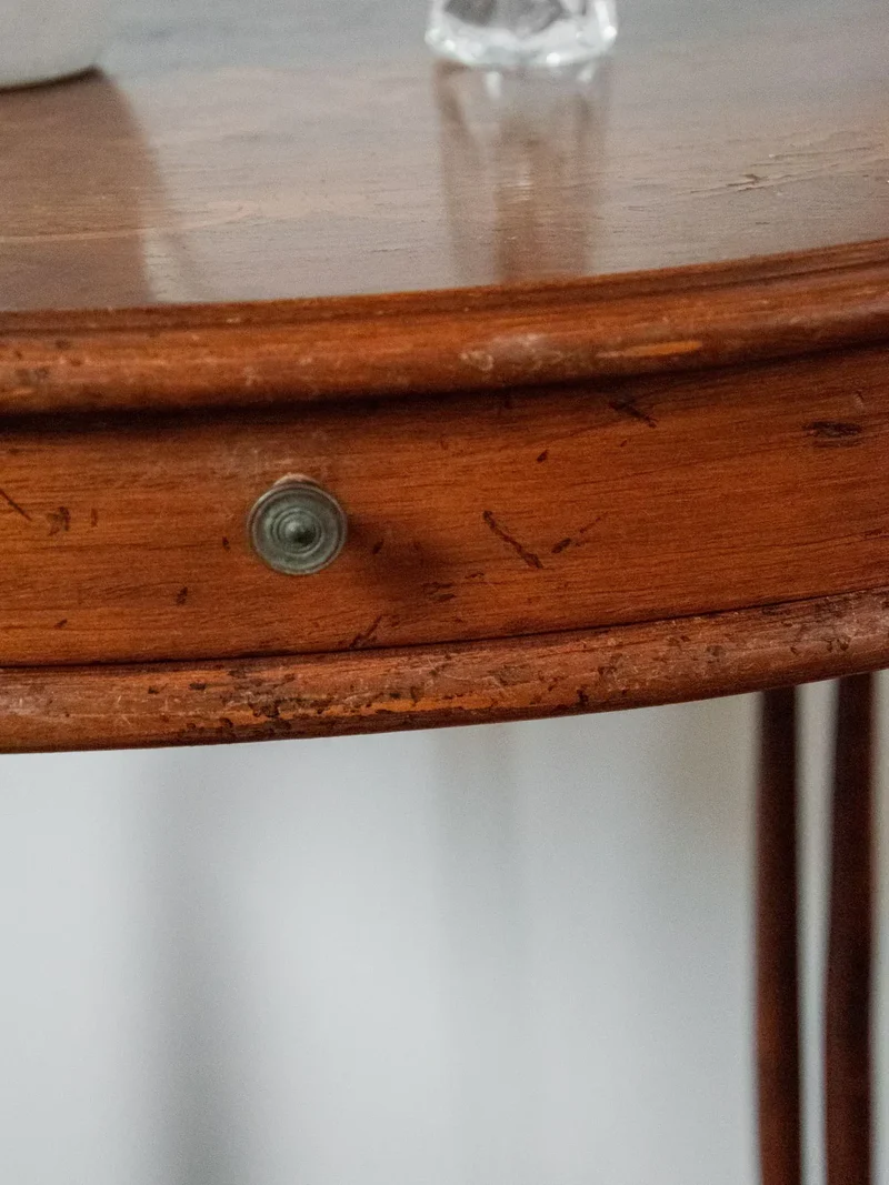 Francine, la table d'appoint en bois N°548