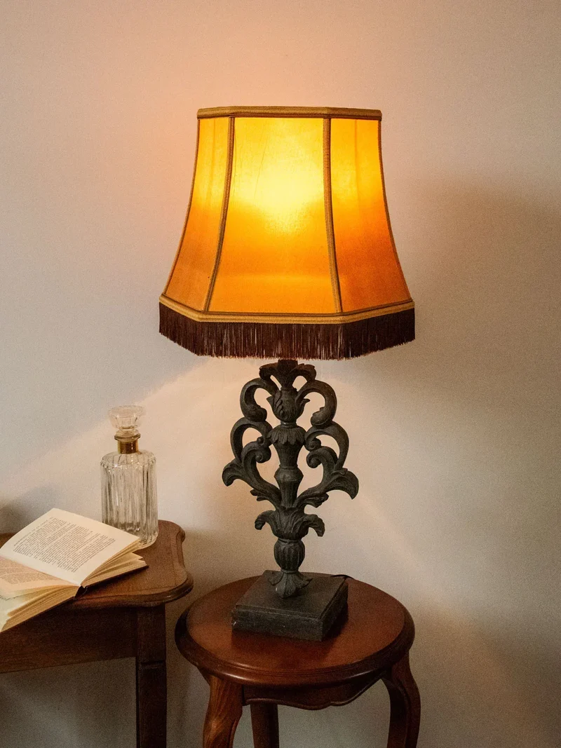 Suzanne, la lampe à poser en résine N°434