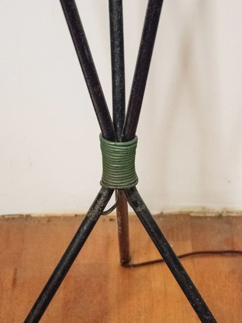 Julien, le lampadaire tripode en métal N°228