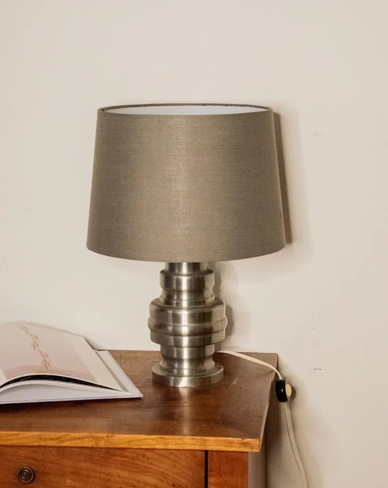 Julia, la lampe en aluminium à poser N°526