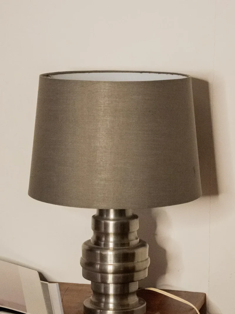Julia, la lampe en aluminium à poser N°526