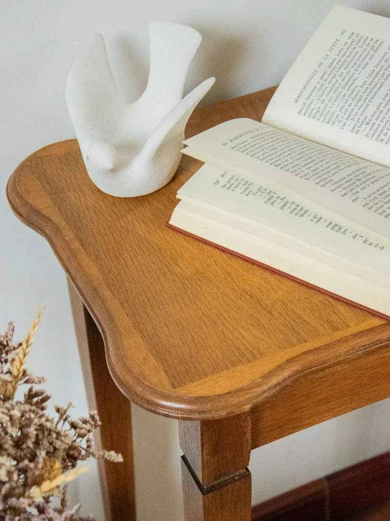 Francine, la table d'appoint en bois N°547