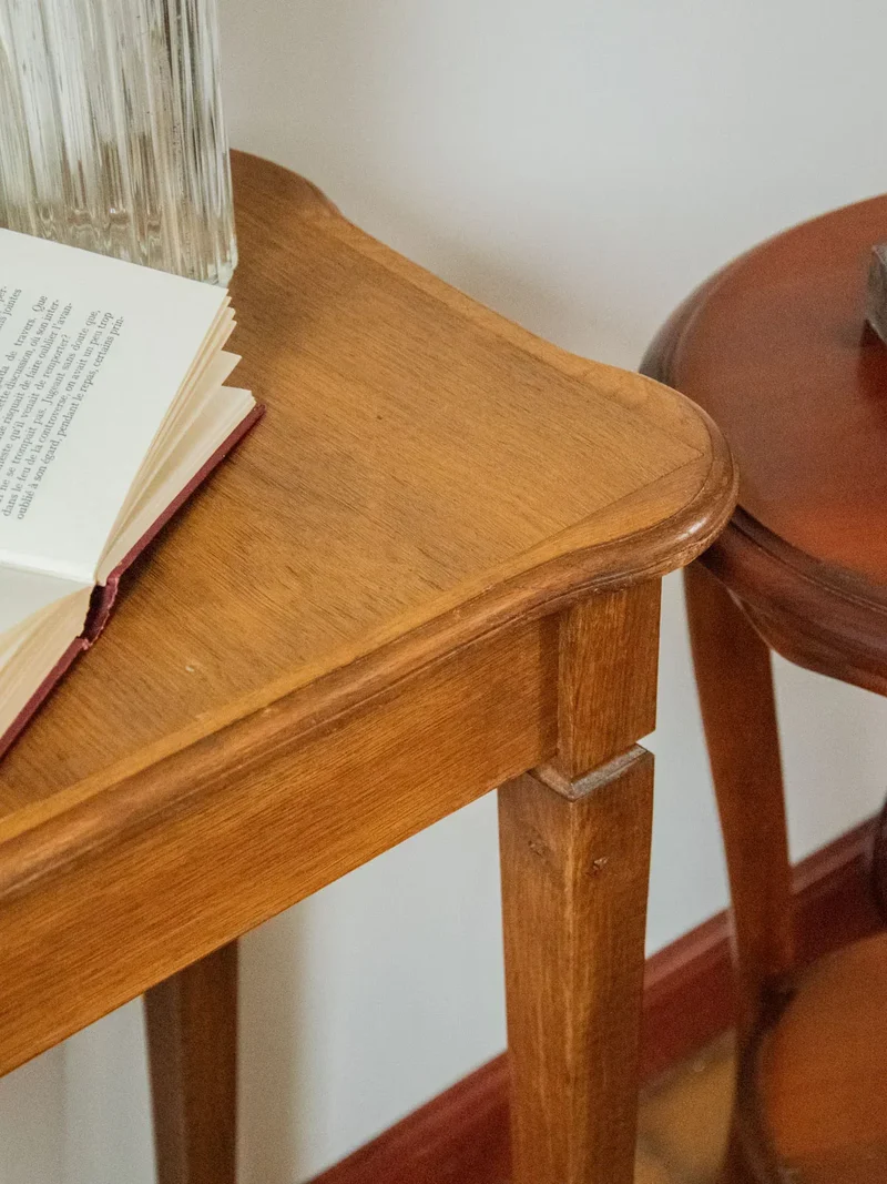 Francine, la table d'appoint en bois N°547
