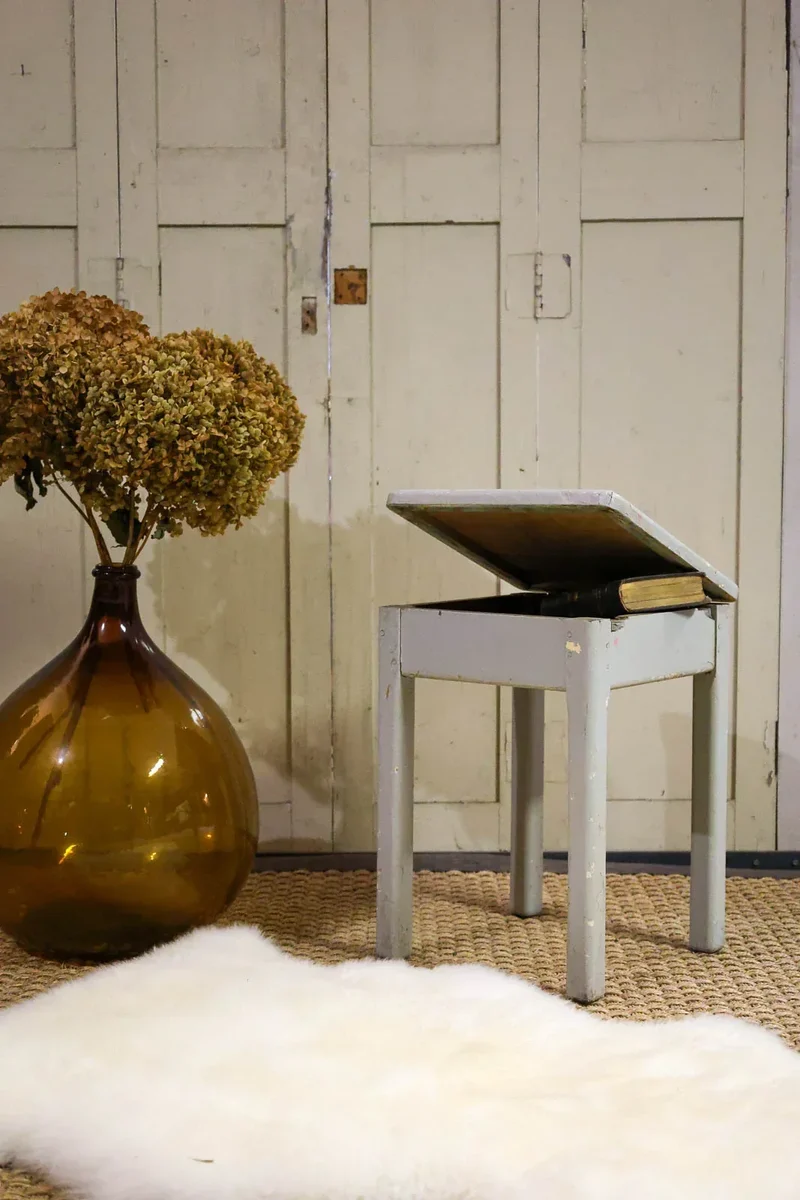 Regis, le tabouret gris en bois N°750