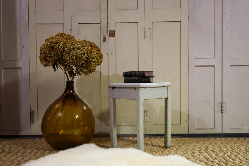 Regis, le tabouret gris en bois N°750
