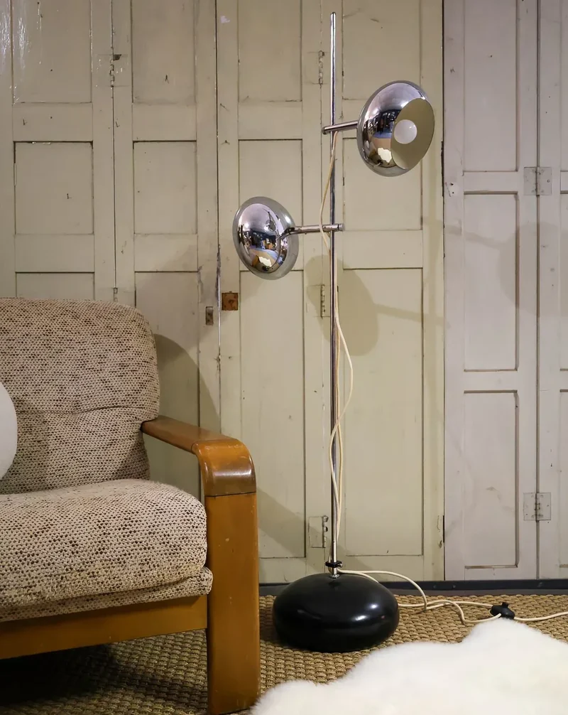 Julien, le grand lampadaire en chrome N°257