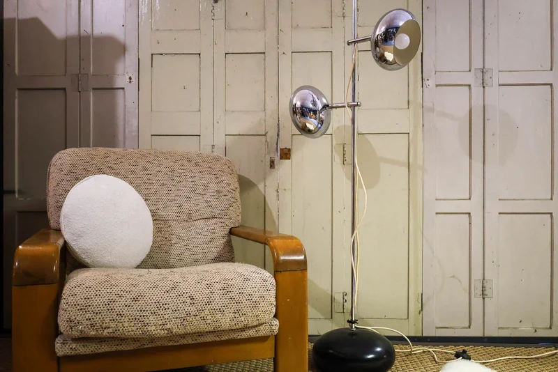 Julien, le grand lampadaire en chrome N°257