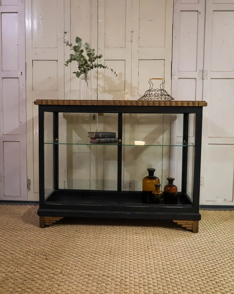 Victoria, la vitrine Art Déco en bois N°116