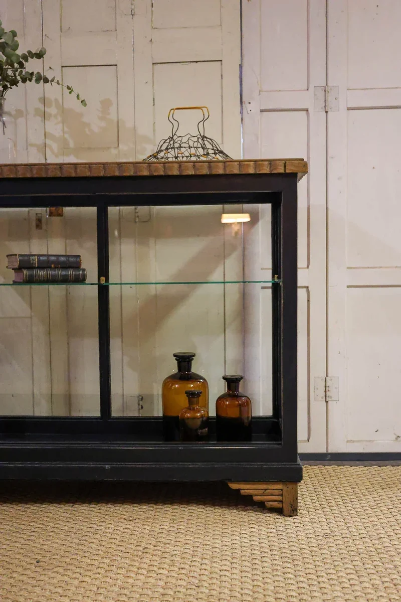 Victoria, la vitrine Art Déco en bois N°116