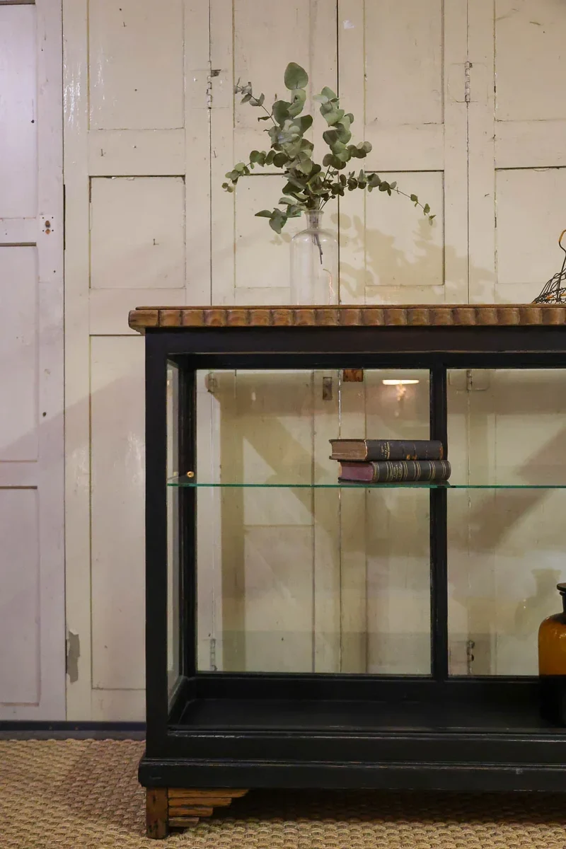 Victoria, la vitrine Art Déco en bois N°116