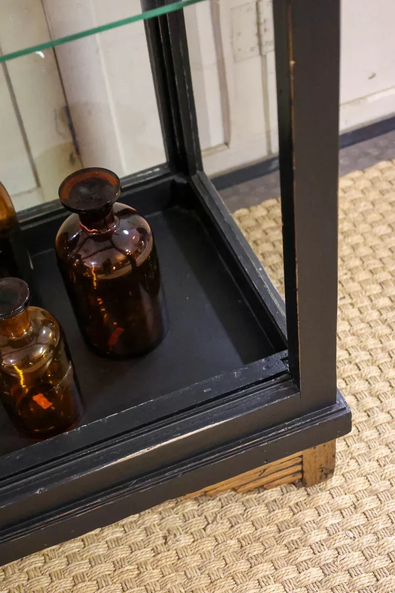 Victoria, la vitrine Art Déco en bois N°116