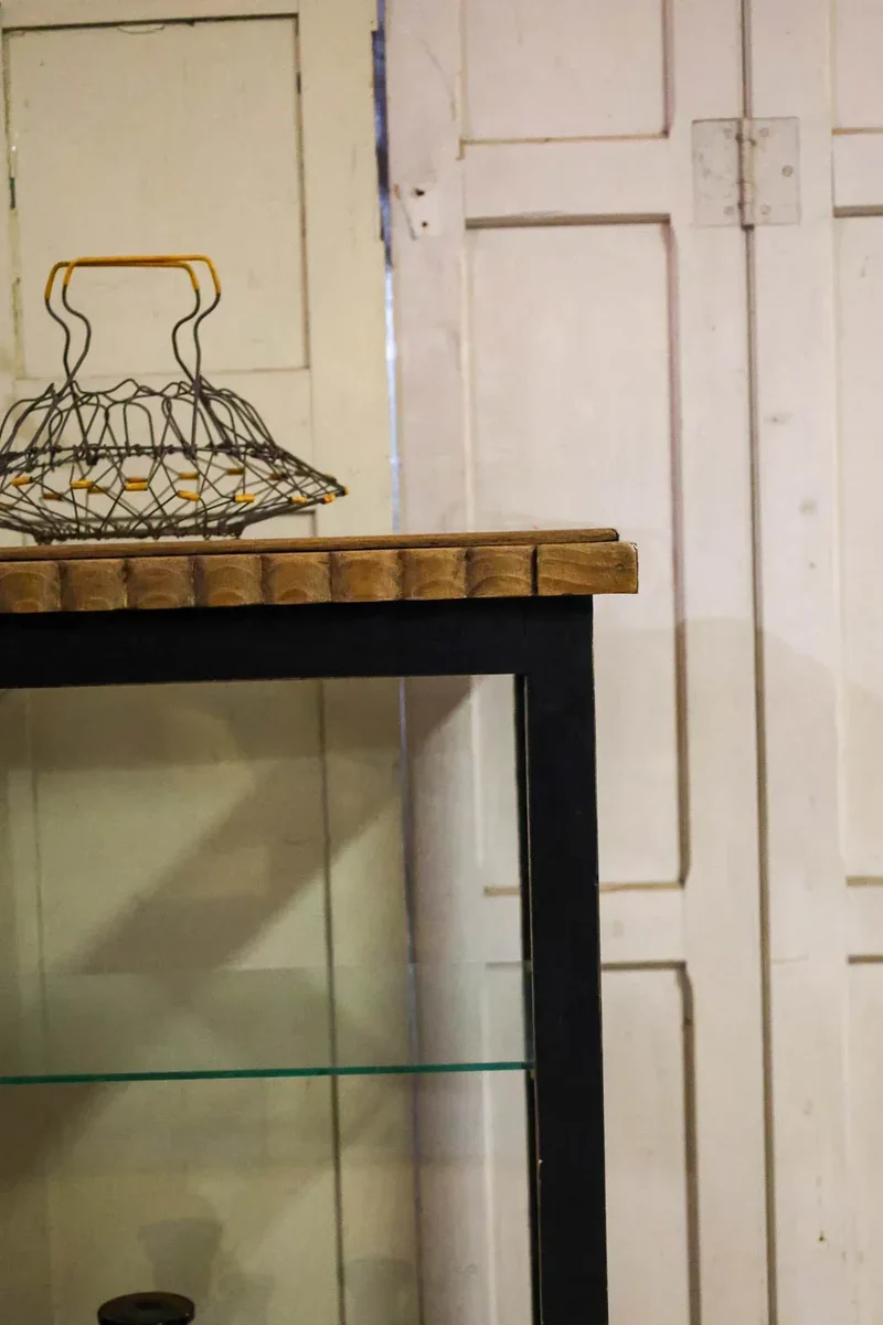 Victoria, la vitrine Art Déco en bois N°116