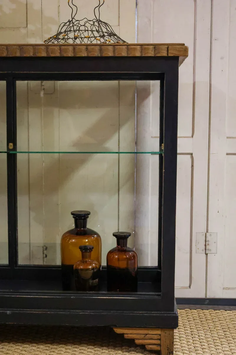 Victoria, la vitrine Art Déco en bois N°116