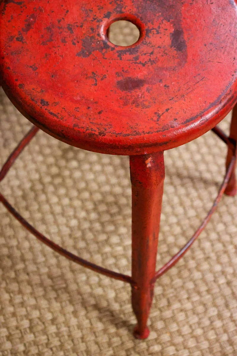 Gaston, le tabouret d'atelier rouge N°121