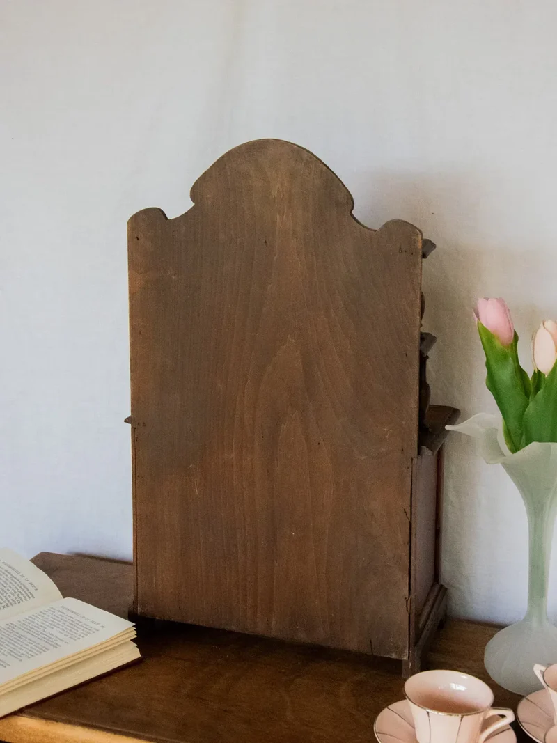 Maximilien, le petit vaisselier à poupées en bois N°42