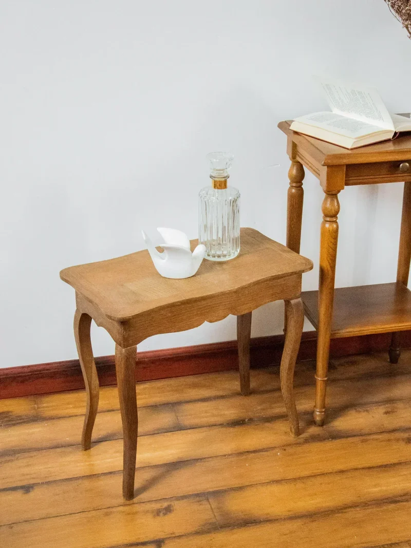 Francine, la table d'appoint en bois N°546