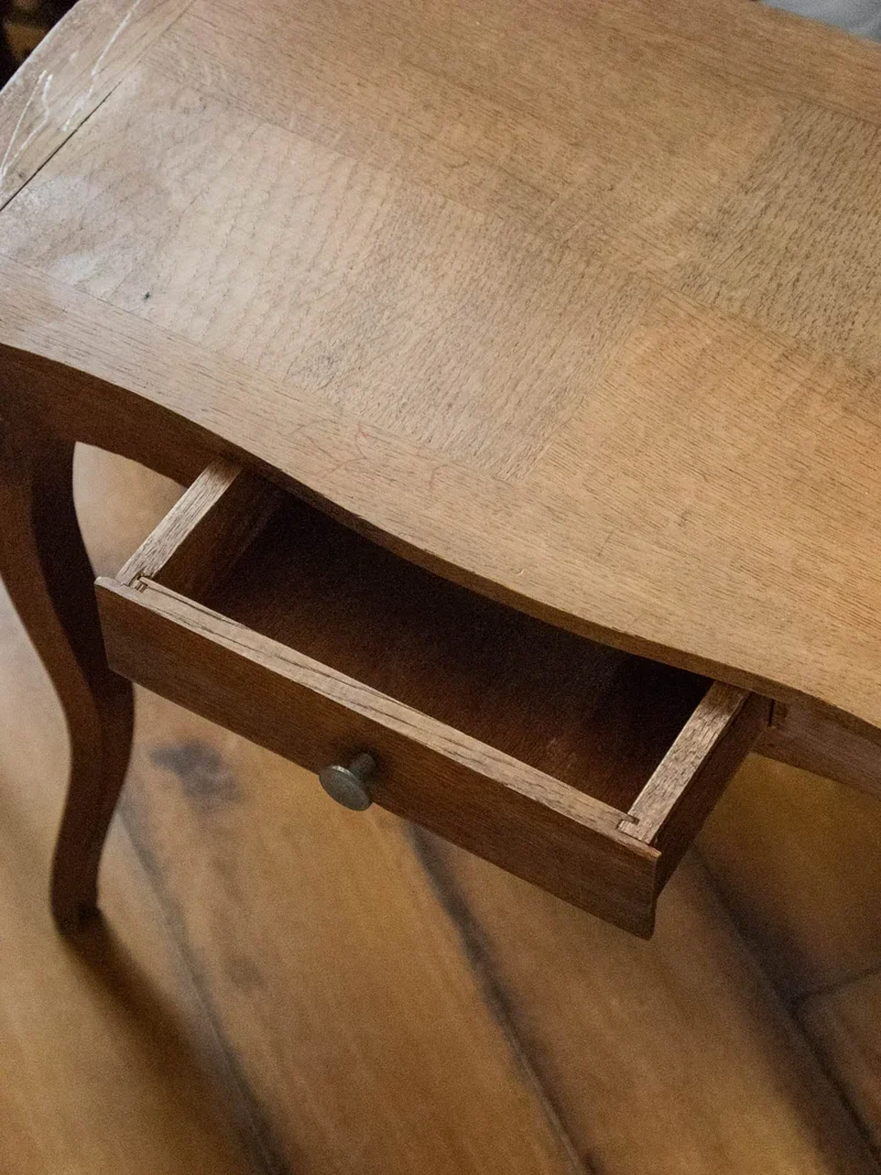 Francine, la table d'appoint en bois N°546