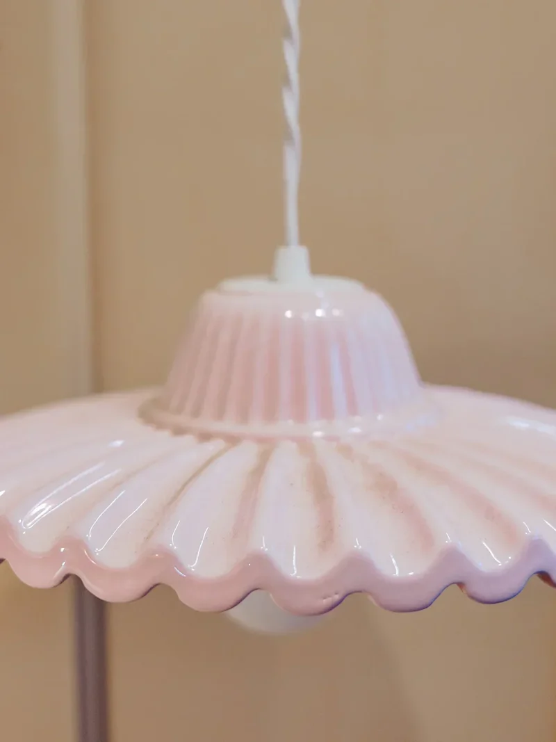 Paulette, la lampe baladeuse en céramique rose N°101