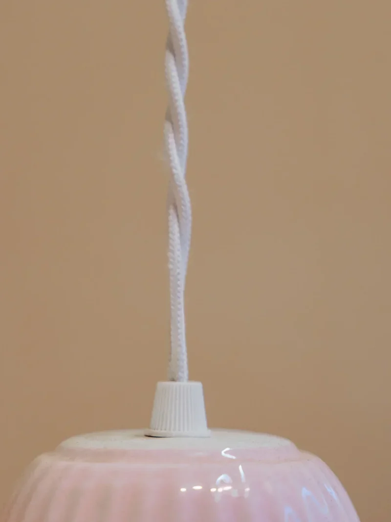 Paulette, la lampe baladeuse en céramique rose N°101