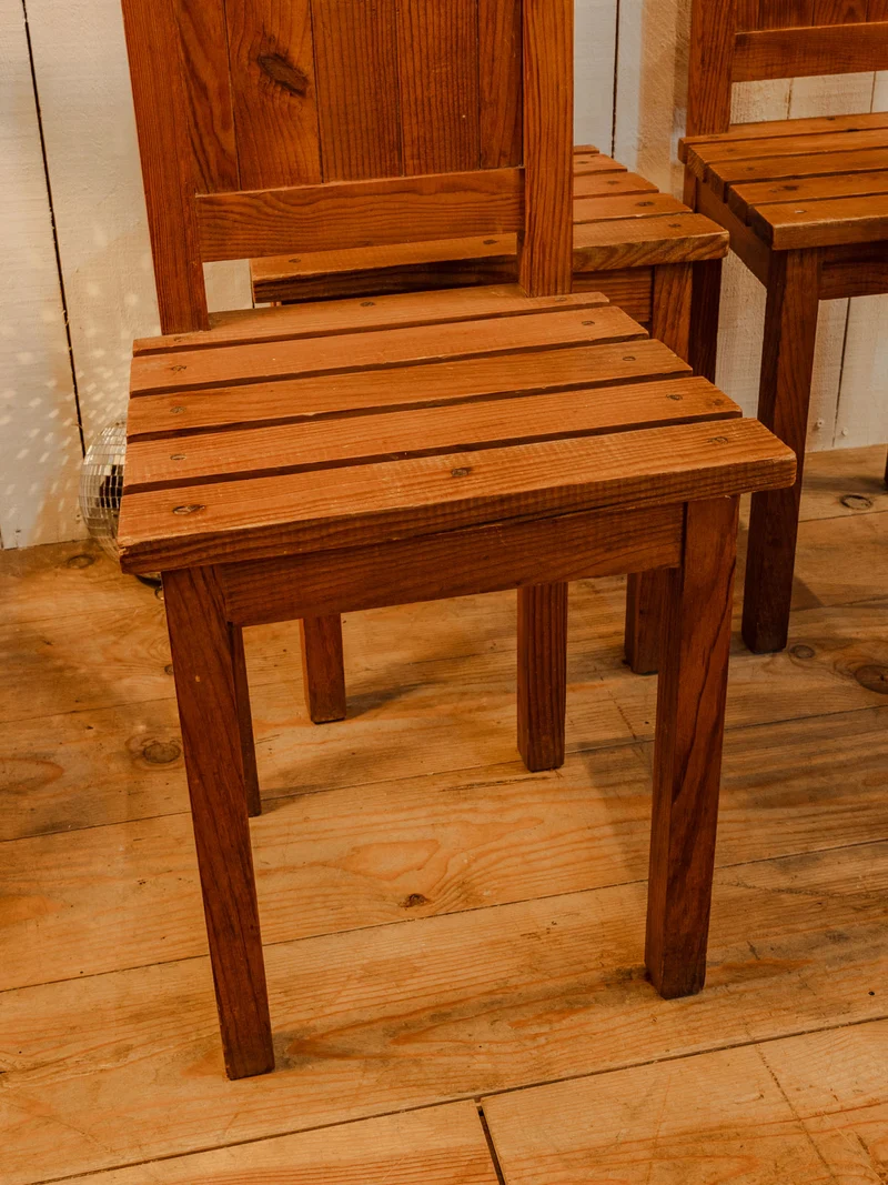 Claude, le lot de 4 chaises en bois N°800