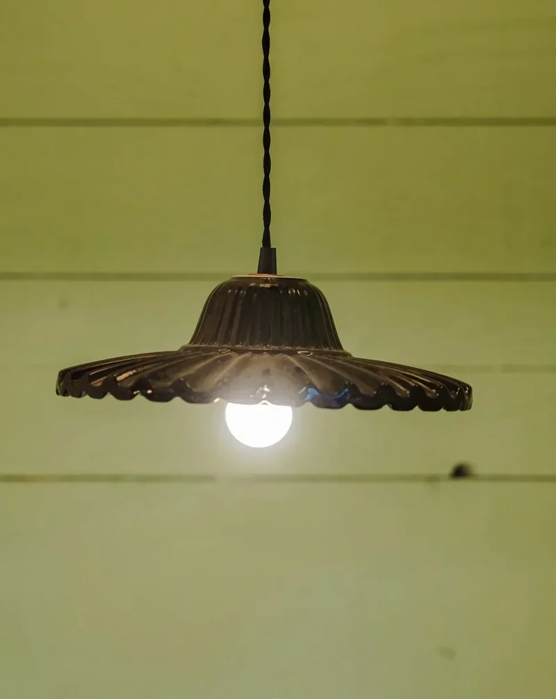 Paulette, la lampe baladeuse en céramique noir N°98