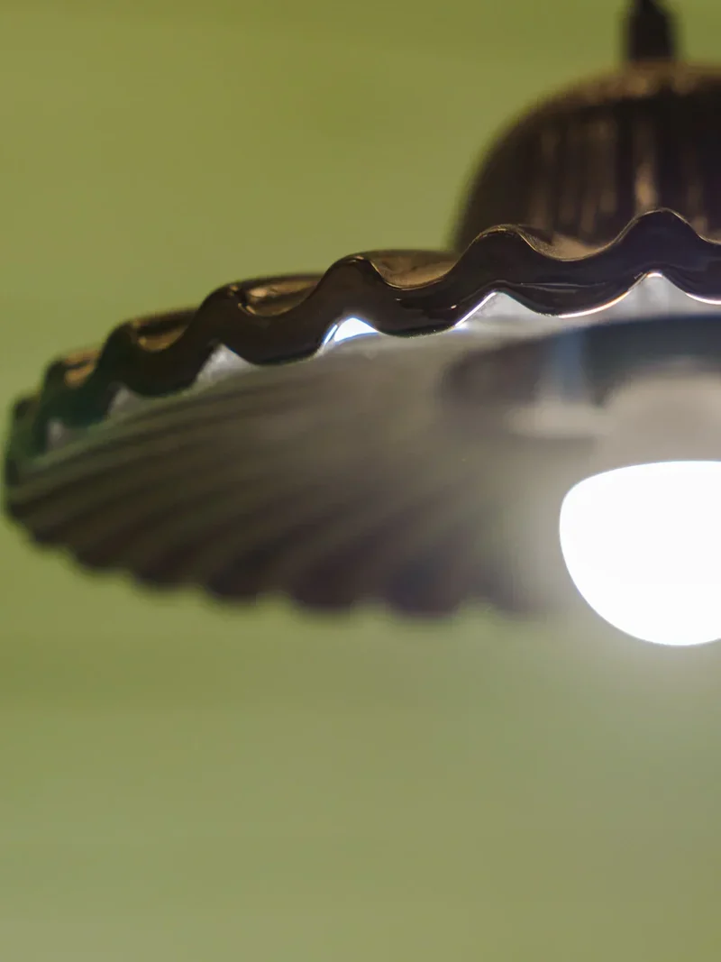 Paulette, la lampe baladeuse en céramique noir N°98