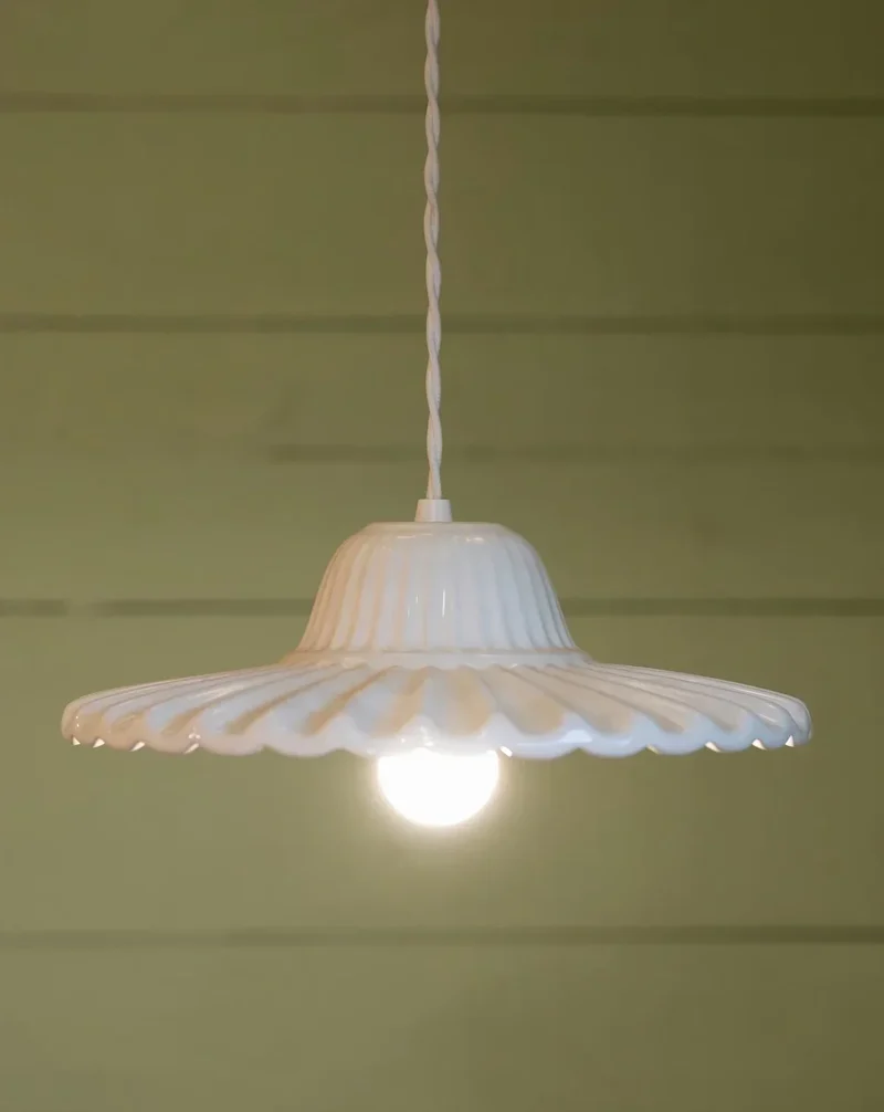 Paulette, la lampe baladeuse en céramique blanche N°100