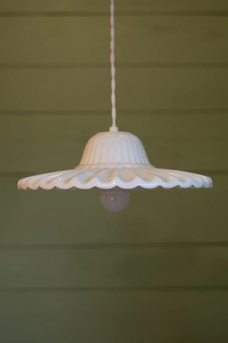 Paulette, la lampe baladeuse en céramique blanche N°100