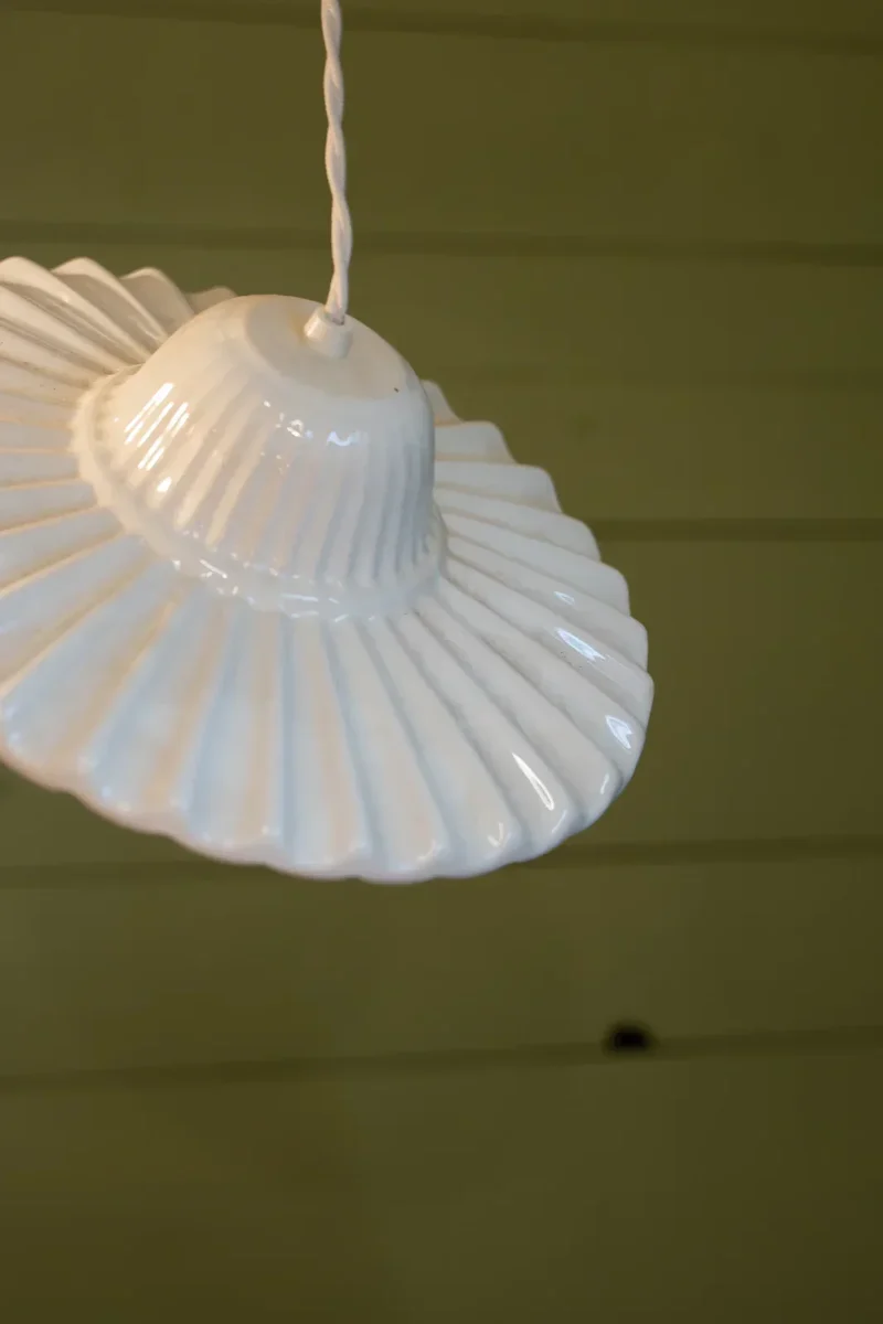 Paulette, la lampe baladeuse en céramique blanche N°100