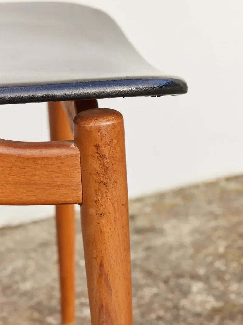 Alma, la paire de chaises en simili cuir N°1045